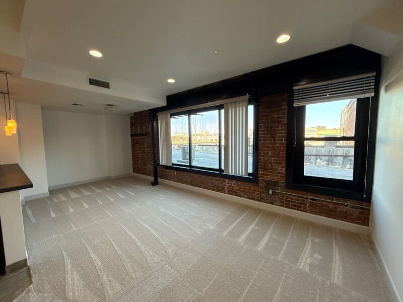 $1,445 First 3 Months Downtown Salem, Alcove Studio, 1 Bath, w/Washer & Dryer in Unit, CALL TO SCHEDULE A VIEWING, AVAILABLE NOW! property image