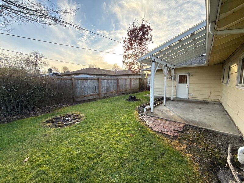 Beautiful Corvallis 4 Bed 1 Bath Single Family Home, AVAILABLE NOW! property image