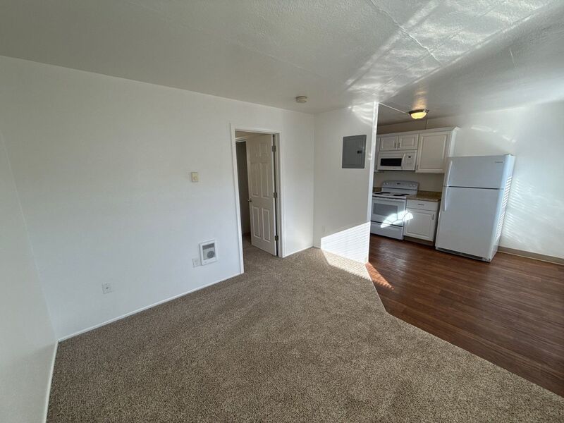 $945 First 3 Months, SE Salem, 1 Bed 1 Bath, Apartment Complex, AVAILABLE NOW! property image