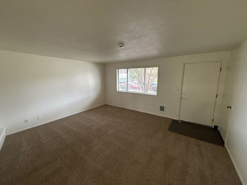$1095 First 3 Months, NE Salem, 2 Bed, 1 Bath, 1st Floor Apartment, AVAILABLE NOW! property image