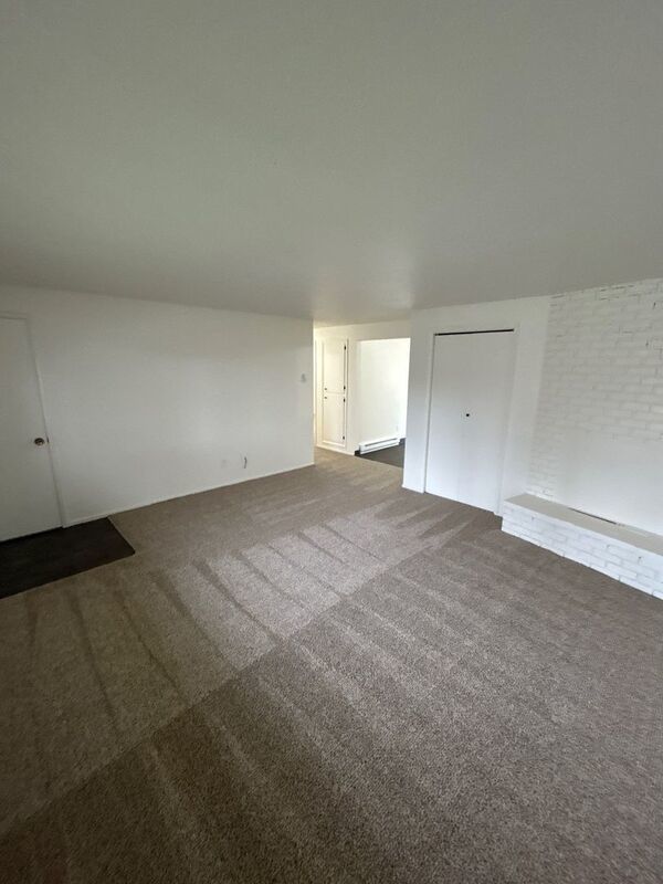 $1545 First 3 Months, NE Salem, 3 Beds, 1 Bath, 1st Floor Apartment, AVAILABLE NOW! property image