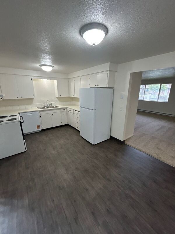 $1545 First 3 Months, NE Salem, 3 Beds, 1 Bath, 1st Floor Apartment, AVAILABLE NOW! property image