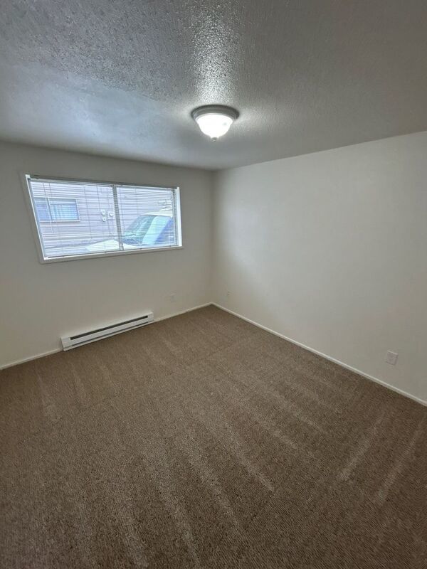 $1545 First 3 Months, NE Salem, 3 Beds, 1 Bath, 1st Floor Apartment, AVAILABLE NOW! property image