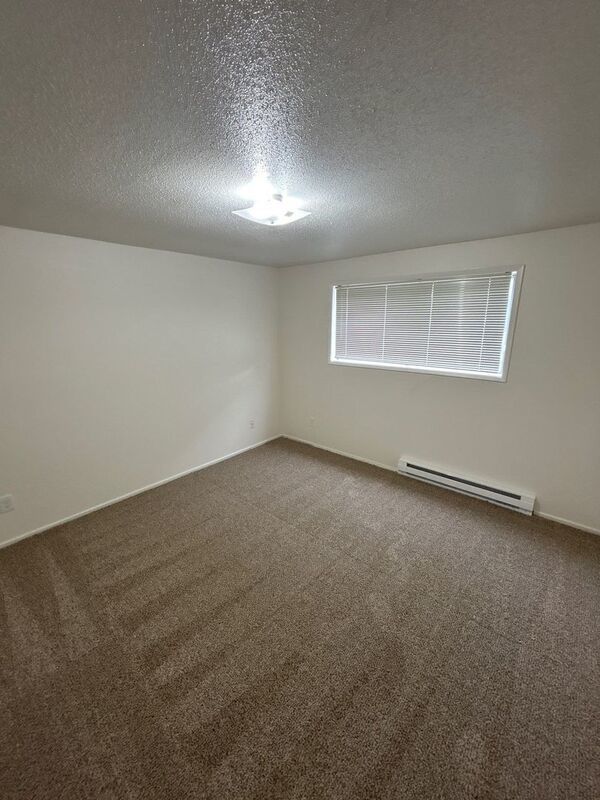 $1545 First 3 Months, NE Salem, 3 Beds, 1 Bath, 1st Floor Apartment, AVAILABLE NOW! property image