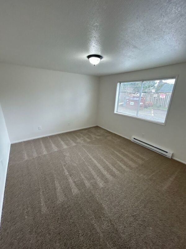 $1545 First 3 Months, NE Salem, 3 Beds, 1 Bath, 1st Floor Apartment, AVAILABLE NOW! property image