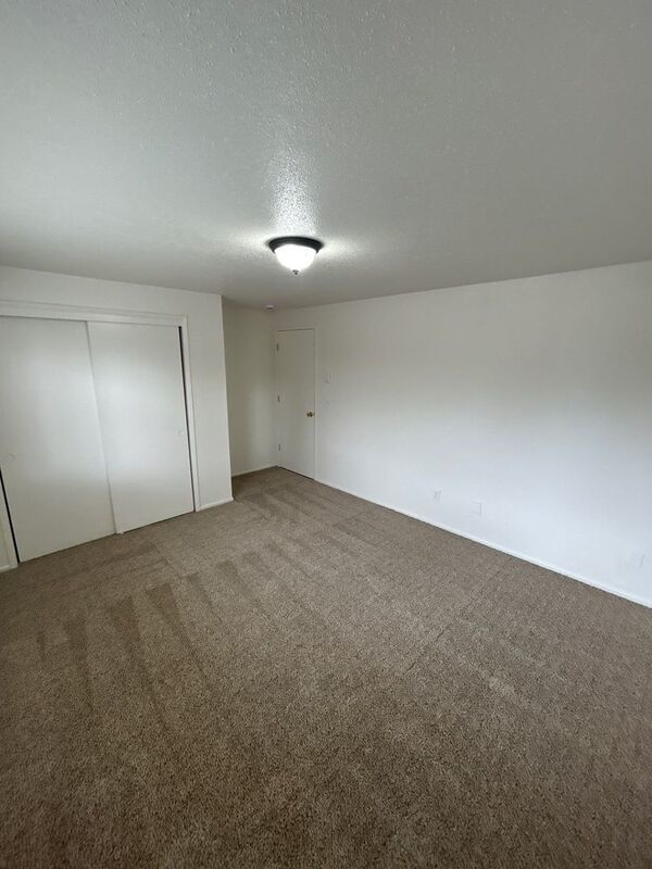$1545 First 3 Months, NE Salem, 3 Beds, 1 Bath, 1st Floor Apartment, AVAILABLE NOW! property image