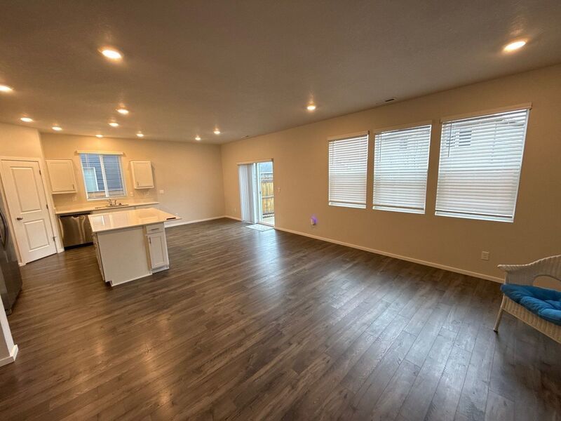 NE. Salem 4 Bed + Bonus Room, 2.5 Bath Single Family Home, AVAILABLE NOW! property image