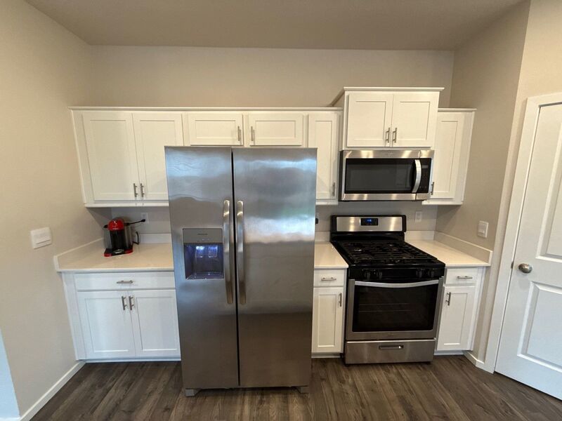 NE. Salem 4 Bed + Bonus Room, 2.5 Bath Single Family Home, AVAILABLE NOW! property image