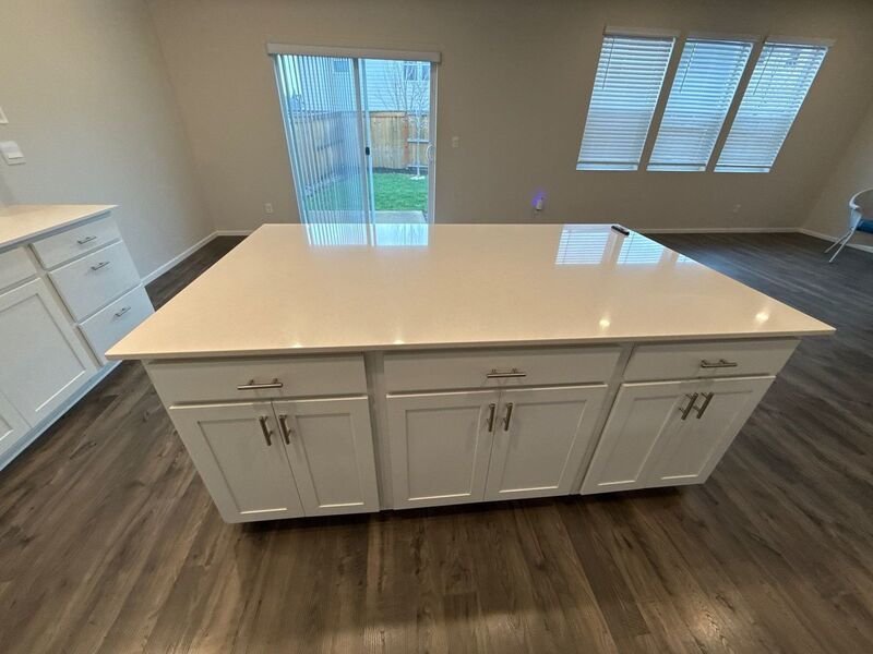 NE. Salem 4 Bed + Bonus Room, 2.5 Bath Single Family Home, AVAILABLE NOW! property image