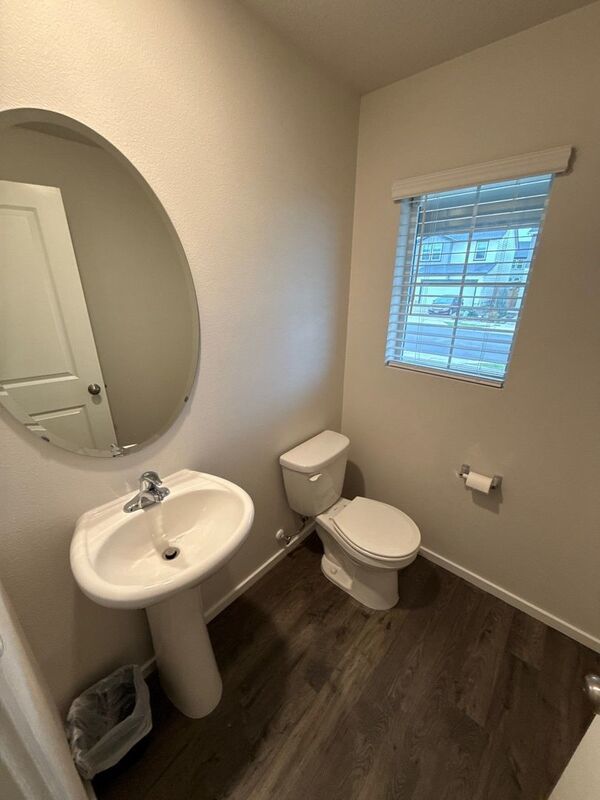 NE. Salem 4 Bed + Bonus Room, 2.5 Bath Single Family Home, AVAILABLE NOW! property image