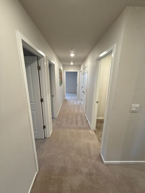 NE. Salem 4 Bed + Bonus Room, 2.5 Bath Single Family Home, AVAILABLE NOW! property image