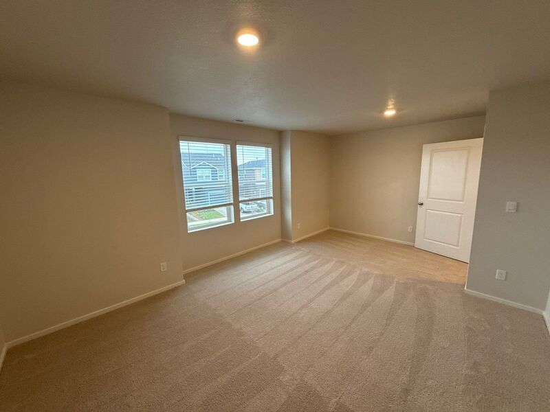 NE. Salem 4 Bed + Bonus Room, 2.5 Bath Single Family Home, AVAILABLE NOW! property image