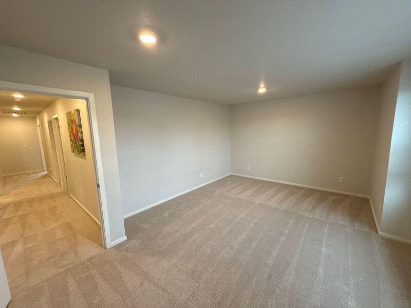 NE. Salem 4 Bed + Bonus Room, 2.5 Bath Single Family Home, AVAILABLE NOW! property image