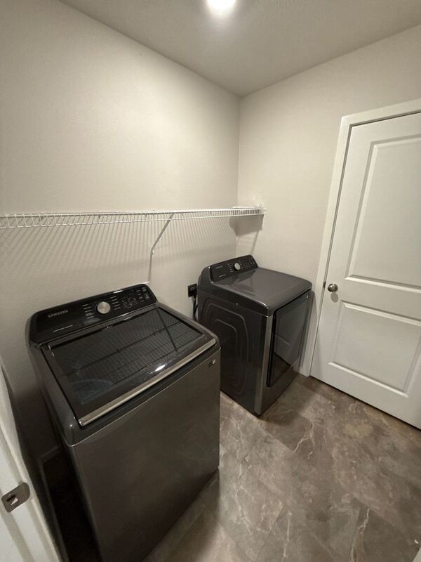 NE. Salem 4 Bed + Bonus Room, 2.5 Bath Single Family Home, AVAILABLE NOW! property image