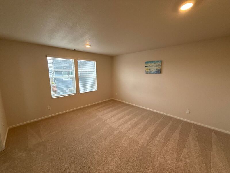 NE. Salem 4 Bed + Bonus Room, 2.5 Bath Single Family Home, AVAILABLE NOW! property image