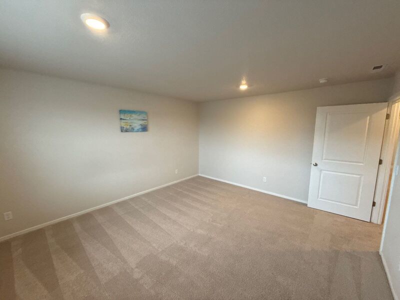 NE. Salem 4 Bed + Bonus Room, 2.5 Bath Single Family Home, AVAILABLE NOW! property image