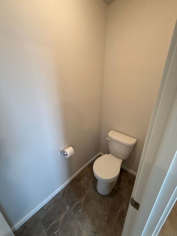 NE. Salem 4 Bed + Bonus Room, 2.5 Bath Single Family Home, AVAILABLE NOW! property image