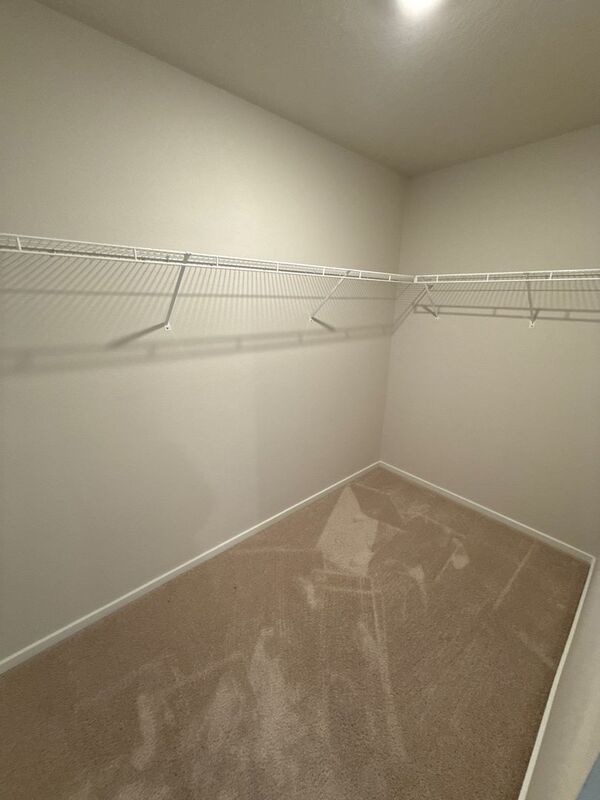 NE. Salem 4 Bed + Bonus Room, 2.5 Bath Single Family Home, AVAILABLE NOW! property image