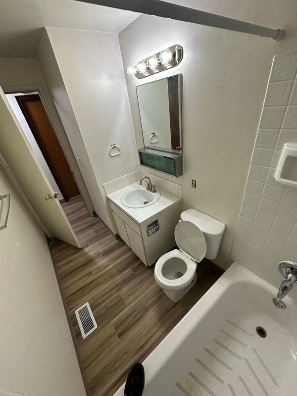 Eugene 3 Bed, 1 Bath, Single Family Home Pet Friendly, Fully Fenced Backyard, COMING SOON property image