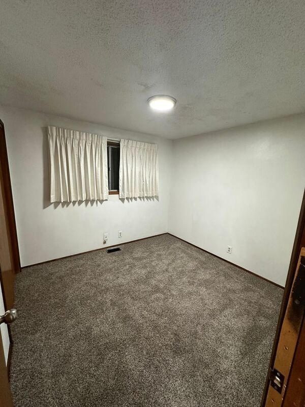 Eugene 3 Bed, 1 Bath, Single Family Home Pet Friendly, Fully Fenced Backyard, COMING SOON property image