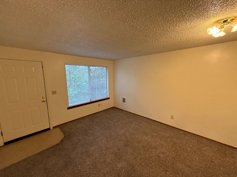 $945 First 3 Months, NE Keizer 1 Bed, 1 Bath, 1st Floor Apartment, Washer & Dryer in Unit, AVAILABLE NOW! property image