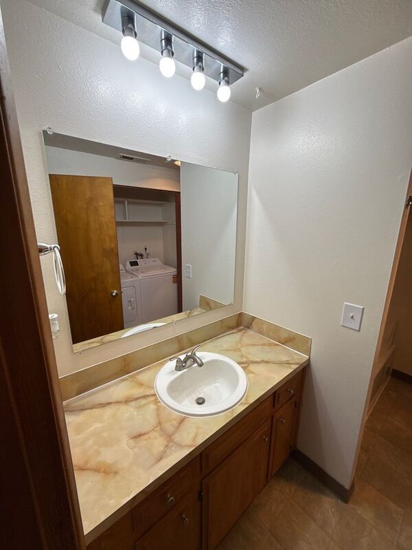 NW Salem 1 Bed, 1 Bath, 2nd Floor Apartment, AVAILABLE NOW! property image