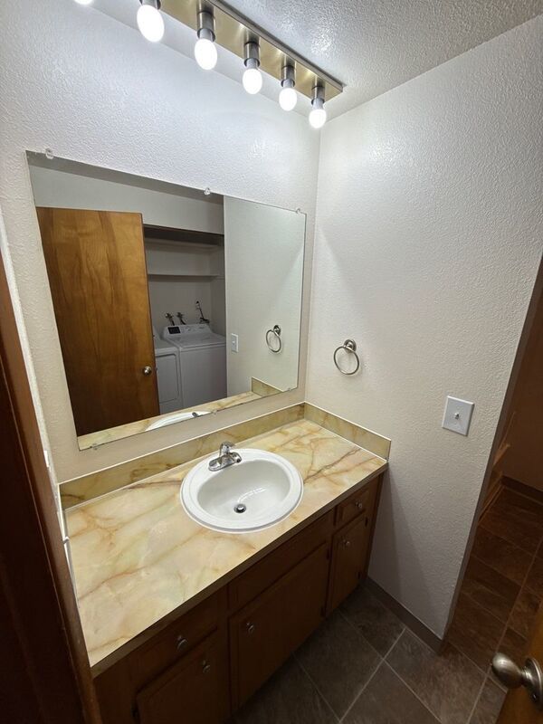 NW Salem 1 Bed, 1 Bath, 1st Floor Apartment, W/S/G Paid, AVAILABLE NOW! property image