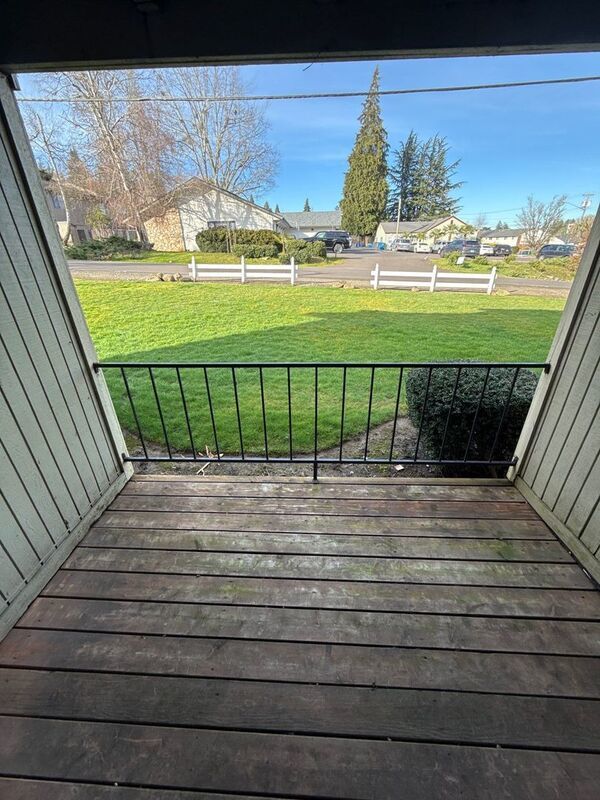 NW Salem 1 Bed, 1 Bath, 1st Floor Apartment, W/S/G Paid, AVAILABLE NOW! property image