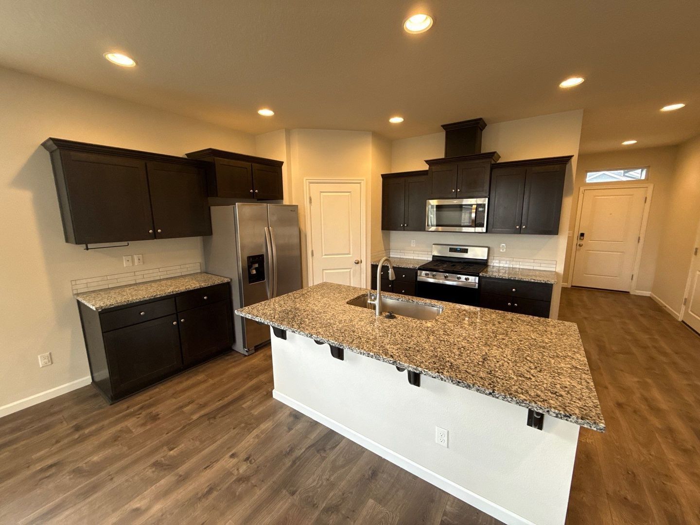 NE SALEM, 3 Bed, 2 Bath, Single Family Home, Washer & Dryer in Unit, Fully Fenced Back Yard, AVAILABLE NOW! property image