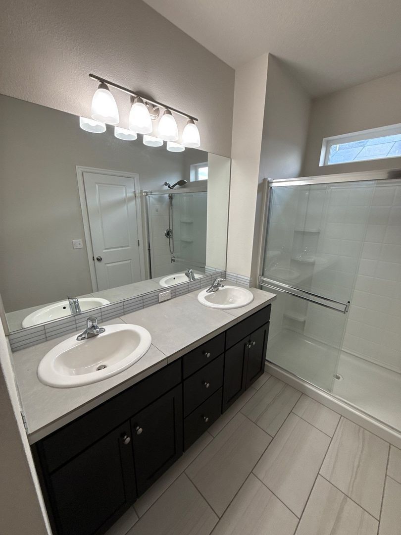 NE SALEM, 3 Bed, 2 Bath, Single Family Home, Washer & Dryer in Unit, Fully Fenced Back Yard, AVAILABLE NOW! property image