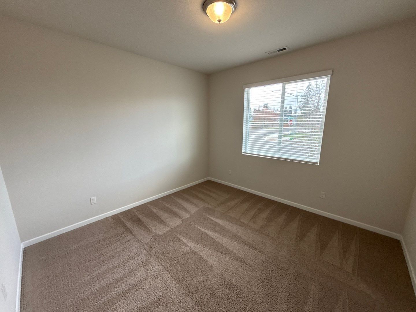 NE SALEM, 3 Bed, 2 Bath, Single Family Home, Washer & Dryer in Unit, Fully Fenced Back Yard, AVAILABLE NOW! property image