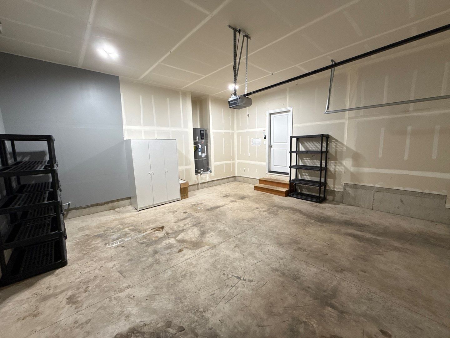 NE SALEM, 3 Bed, 2 Bath, Single Family Home, Washer & Dryer in Unit, Fully Fenced Back Yard, AVAILABLE NOW! property image