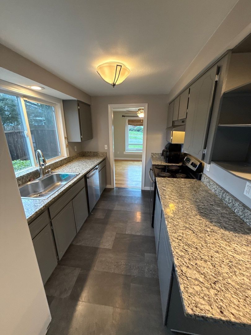 NE Salem 3 Bedroom, 2 Bath, Single Family Home, Big Backyard, COMING SOON! property image