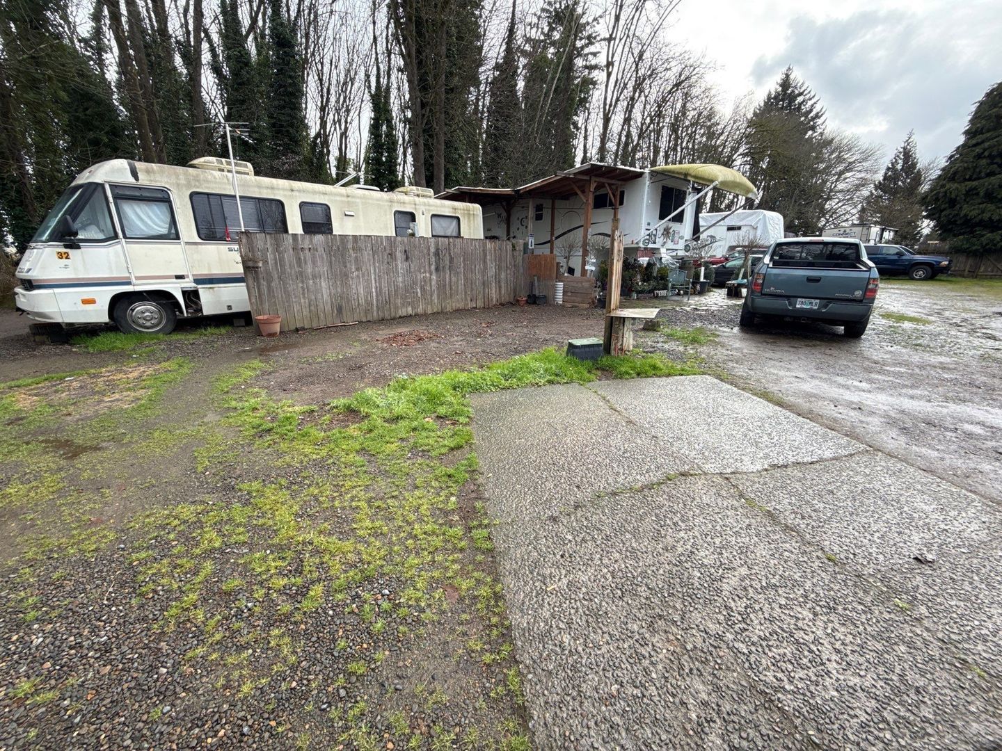 NE Salem RV/5th Wheel Space For Rent! W/S/G Included AVAILABLE NOW! property image