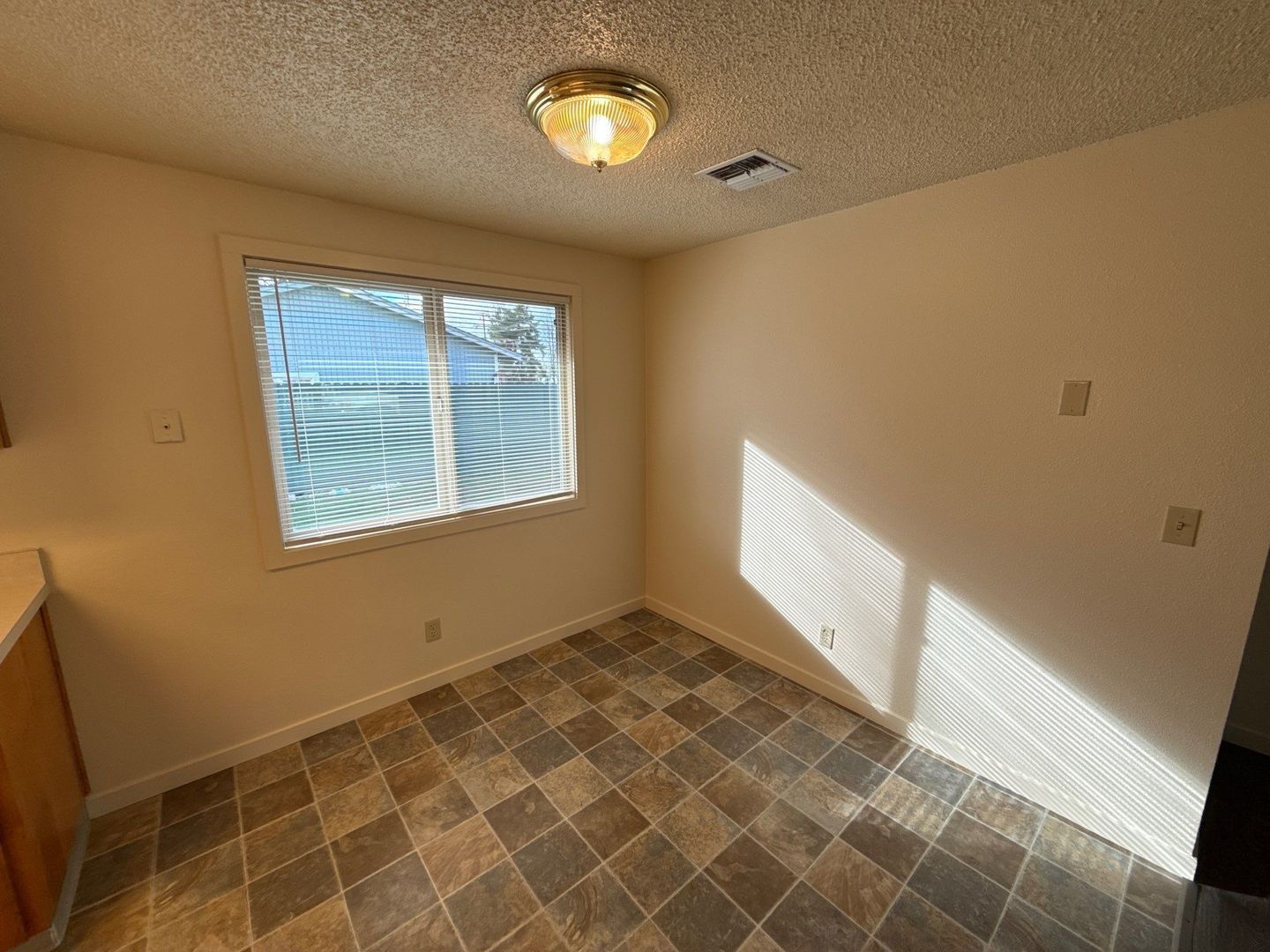 Beautiful Halsey 2 Bed, 1 Bath, DUPLEX, BIG BACK YARD, AVAILABLE NOW! property image