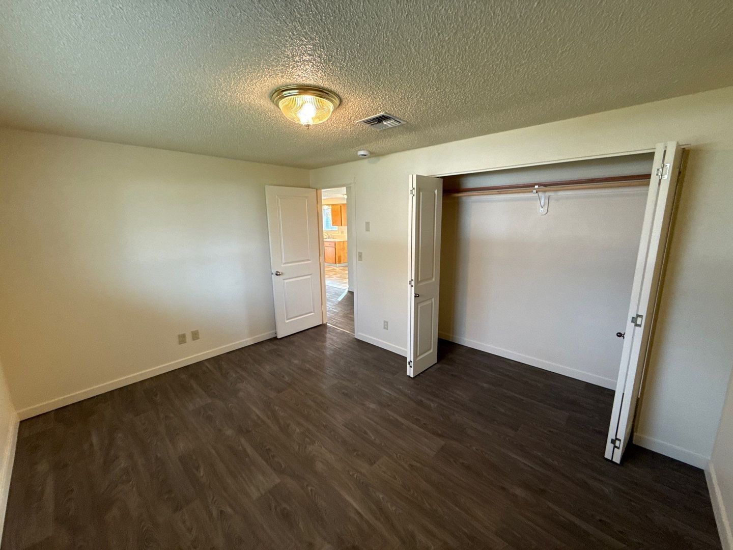 Beautiful Halsey 2 Bed, 1 Bath, DUPLEX, BIG BACK YARD, AVAILABLE NOW! property image