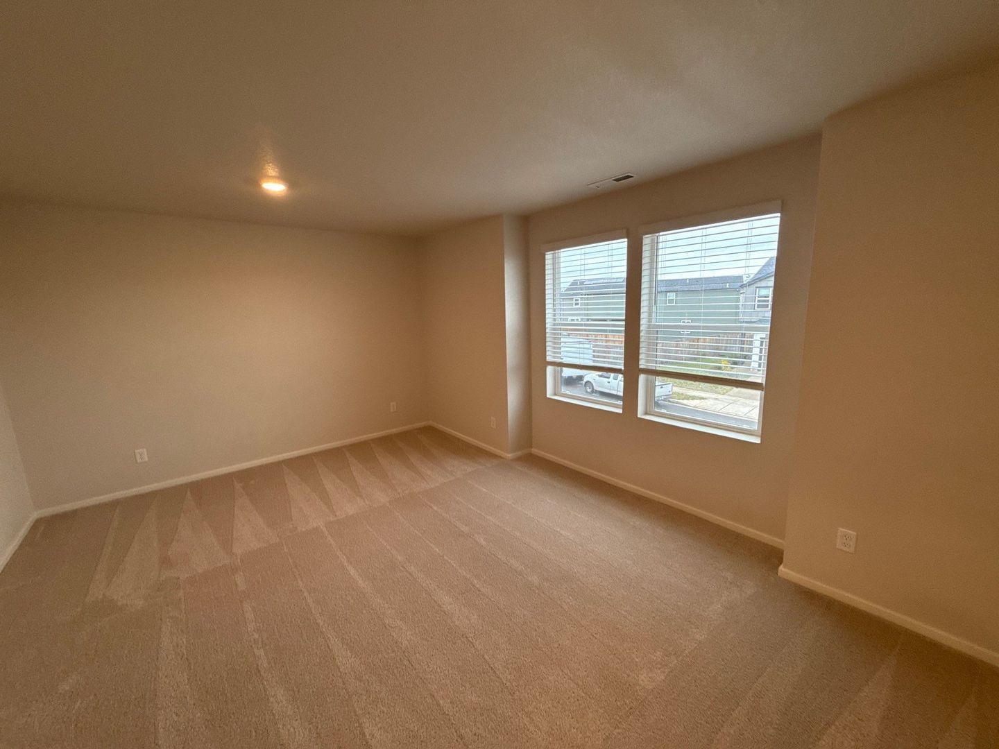 NE. Salem 4 Bed + Bonus Room, 2.5 Bath Single Family Home, AVAILABLE NOW! property image