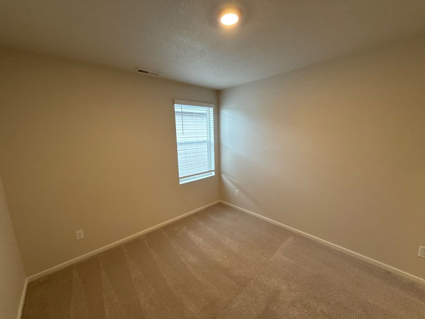 NE. Salem 4 Bed + Bonus Room, 2.5 Bath Single Family Home, AVAILABLE NOW! property image