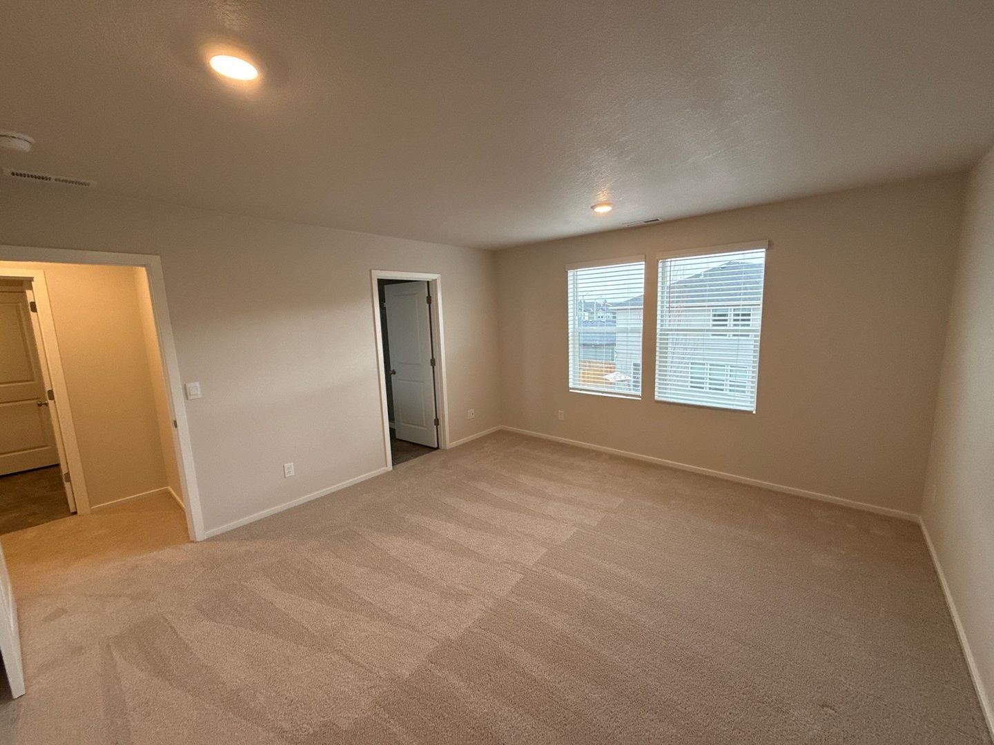 NE. Salem 4 Bed + Bonus Room, 2.5 Bath Single Family Home, AVAILABLE NOW! property image