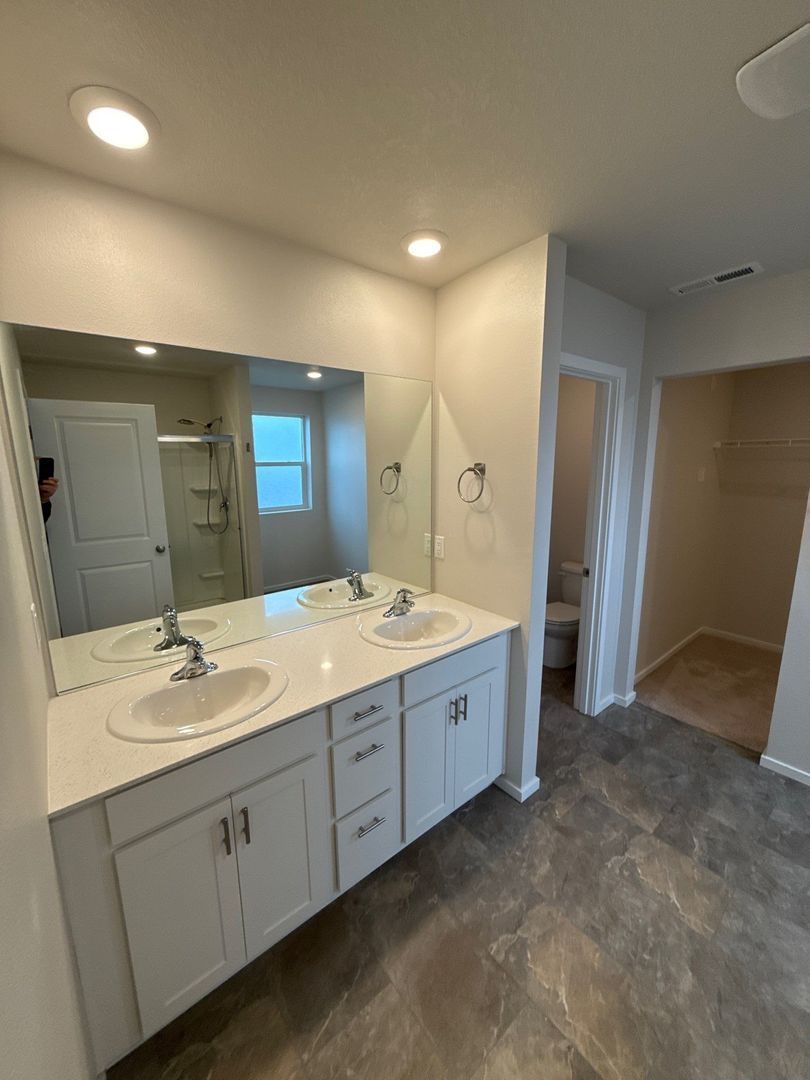 NE. Salem 4 Bed + Bonus Room, 2.5 Bath Single Family Home, AVAILABLE NOW! property image