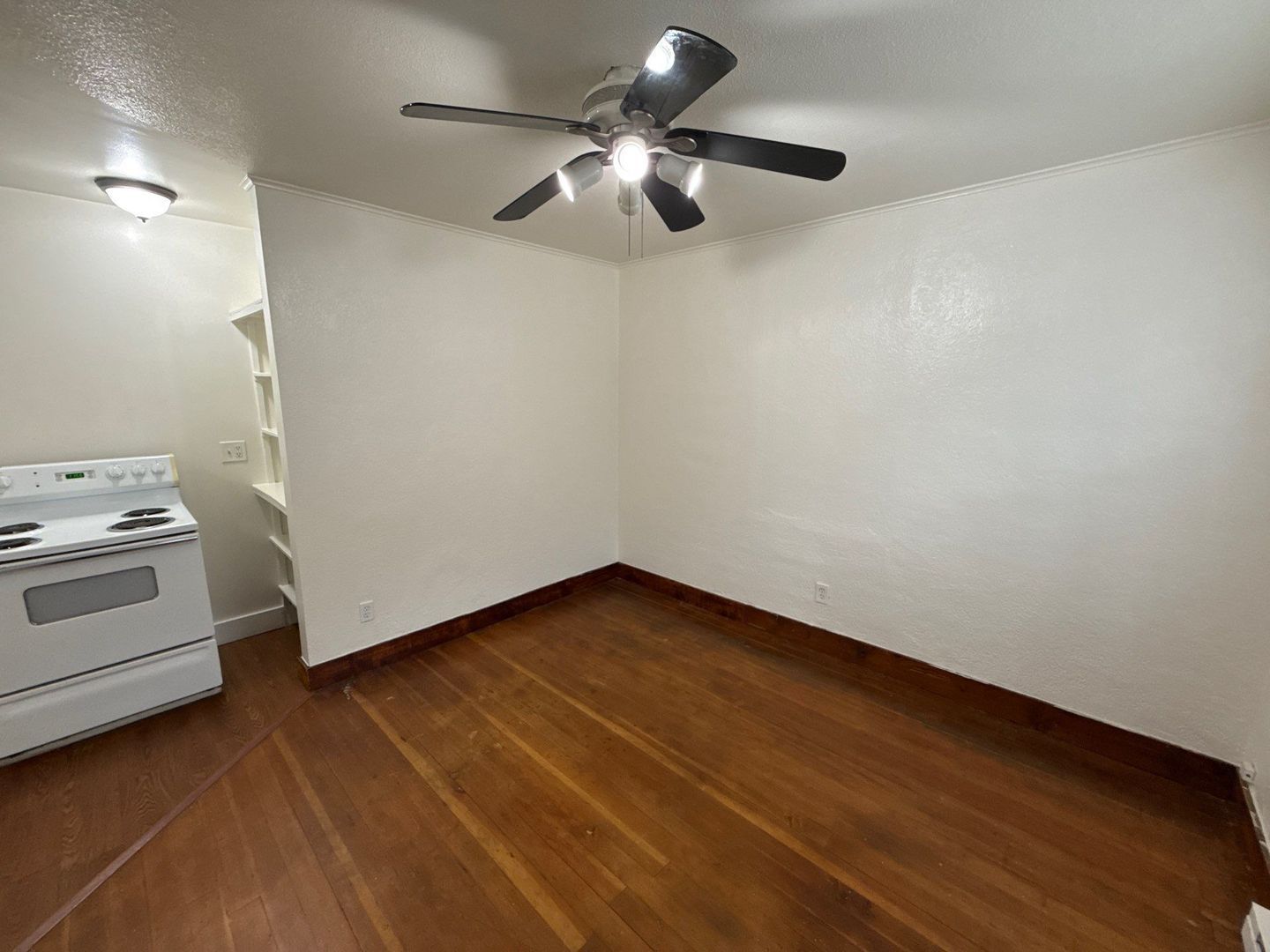 $895 First 3 Months, NE Salem 1 Bed, 1 Bath, Apartment, Close to Downtown, AVAILABLE NOW! property image