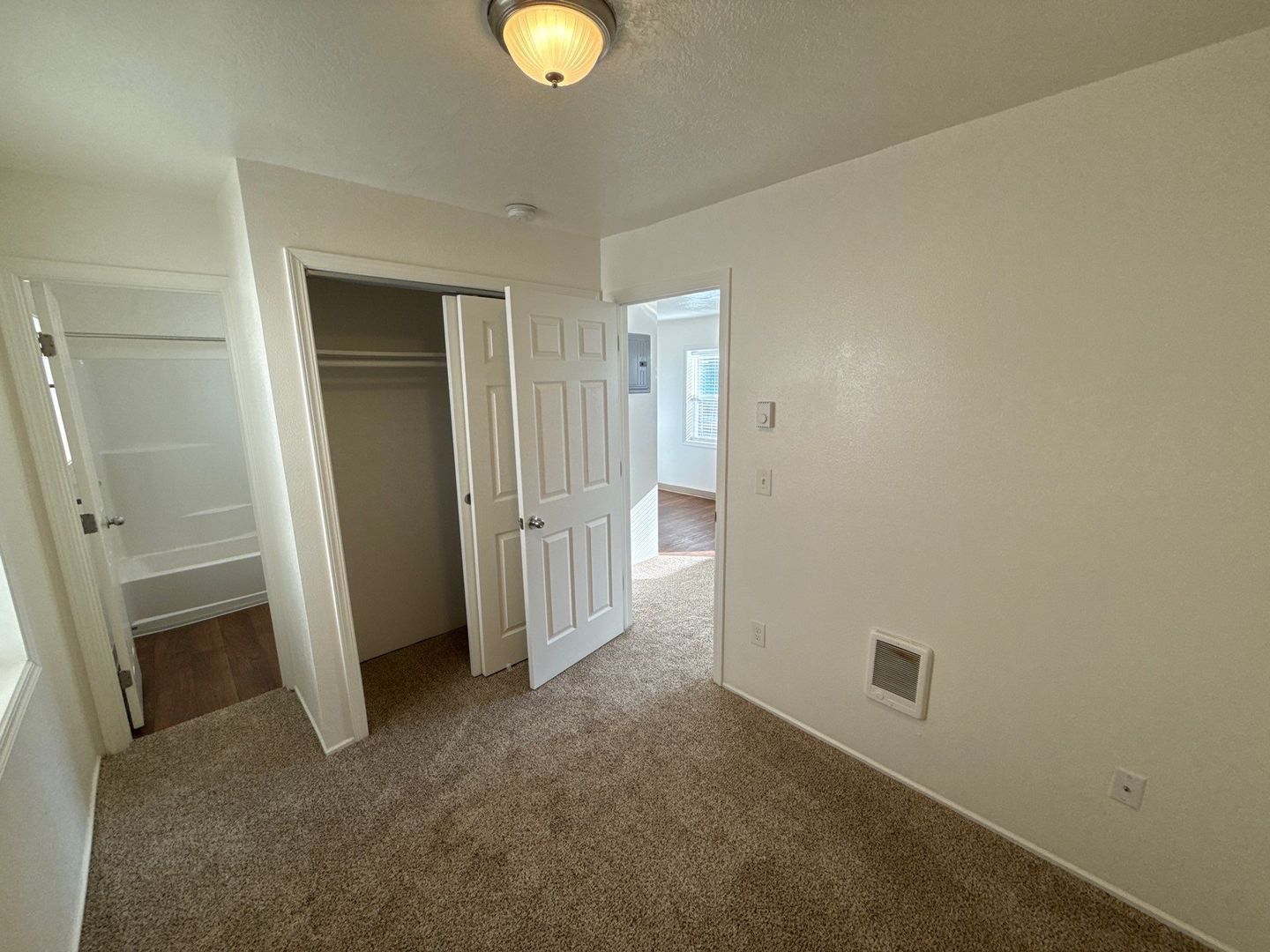 $945 First 3 Months, SE Salem, 1 Bed 1 Bath, Apartment Complex, AVAILABLE NOW! property image