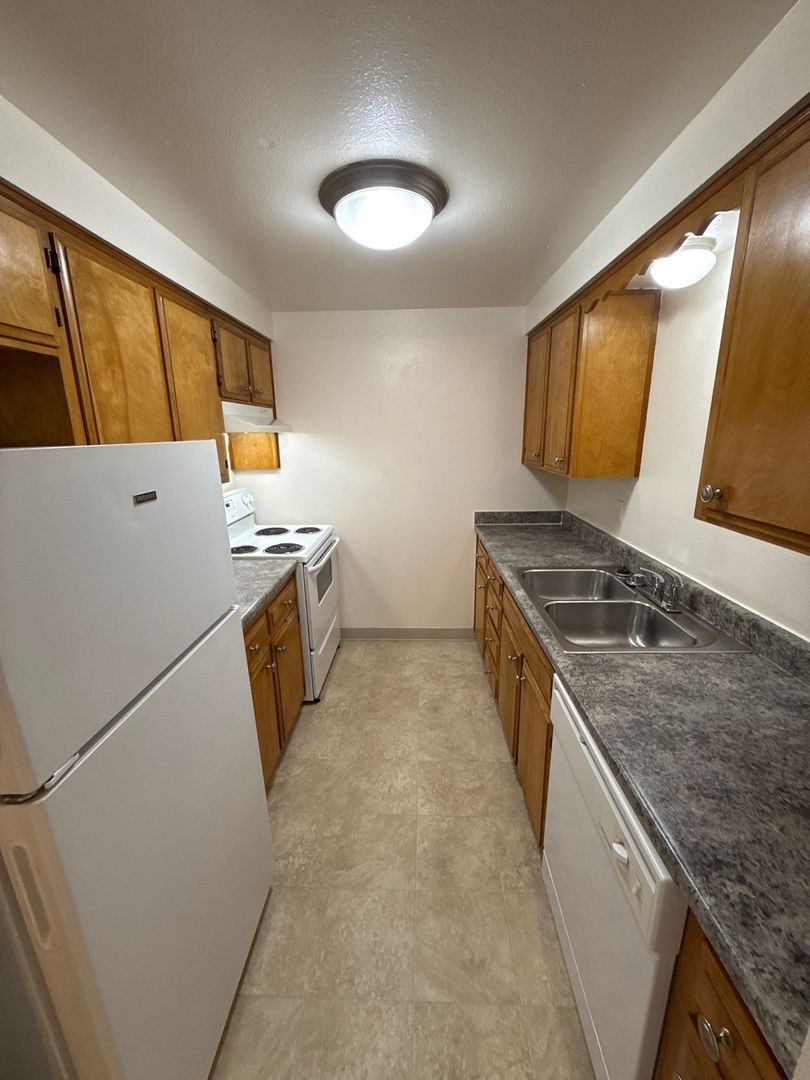 $1,125 First 3 Months, NW Salem 1 Bed, 1 Bath, 1st Floor Apartment, W/S/G Paid, AVAILABLE NOW! property image