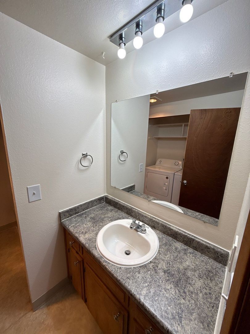 $1,125 First 3 Months, NW Salem 1 Bed, 1 Bath, 1st Floor Apartment, W/S/G Paid, AVAILABLE NOW! property image