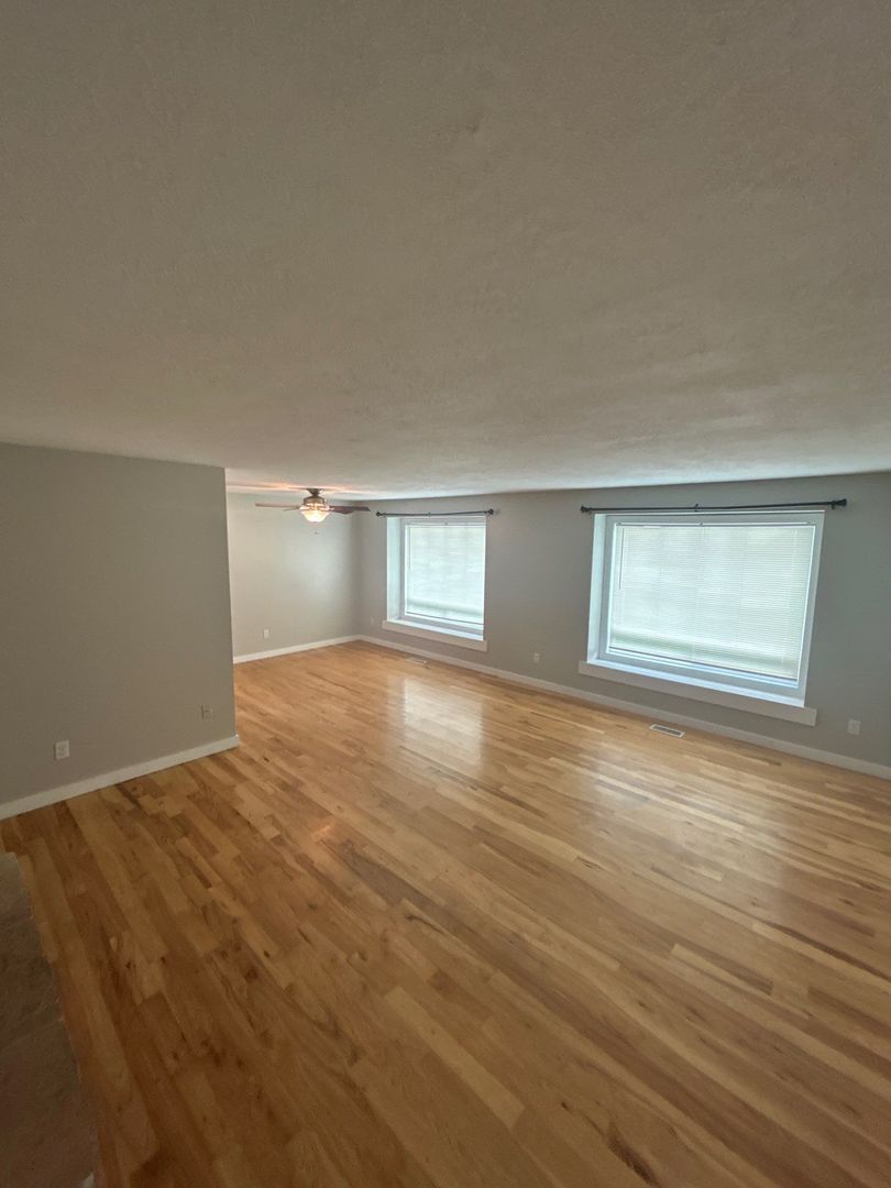 NE Salem 3 Bedroom, 2 Bath, Single Family Home, Big Backyard, AVAILABLE NOW! property image