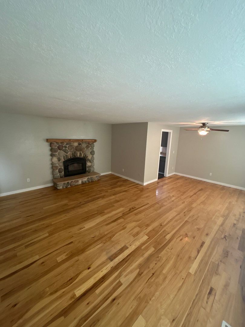 NE Salem 3 Bedroom, 2 Bath, Single Family Home, Big Backyard, AVAILABLE NOW! property image