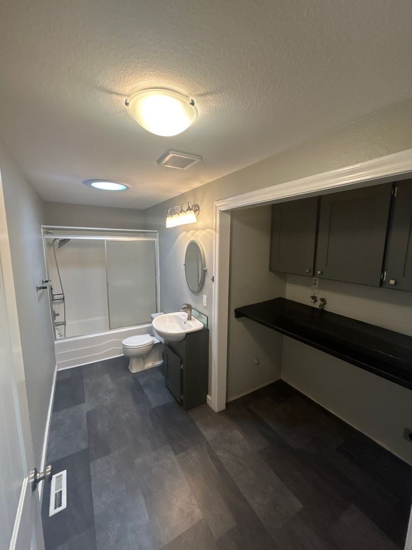 NE Salem 3 Bedroom, 2 Bath, Single Family Home, Big Backyard, AVAILABLE NOW! property image