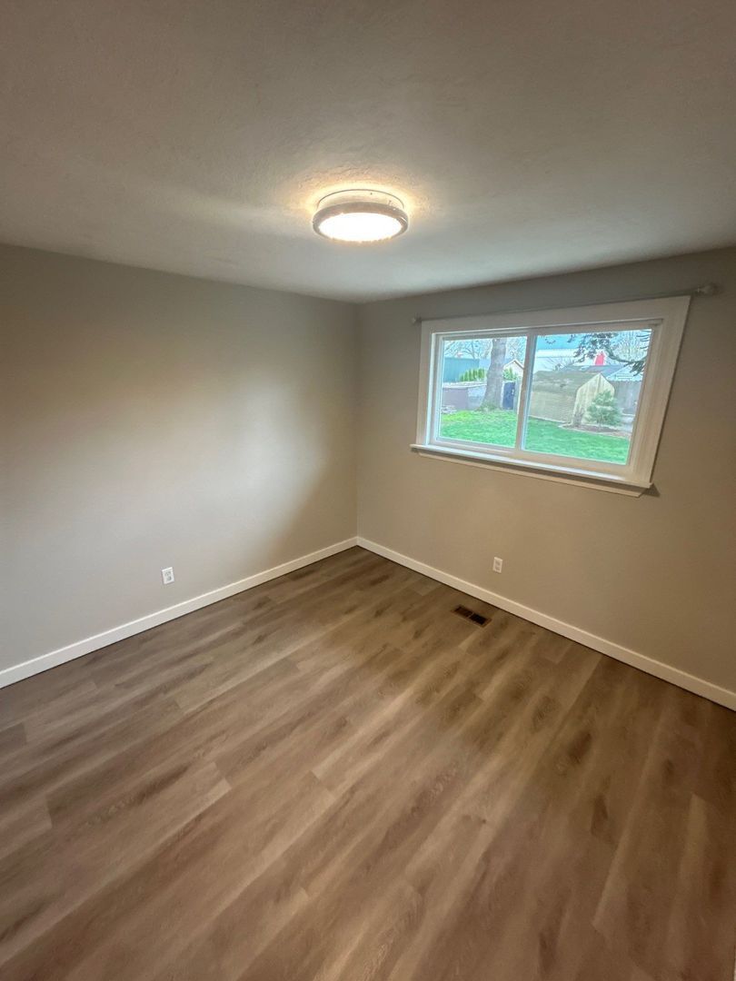 NE Salem 3 Bedroom, 2 Bath, Single Family Home, Big Backyard, AVAILABLE NOW! property image