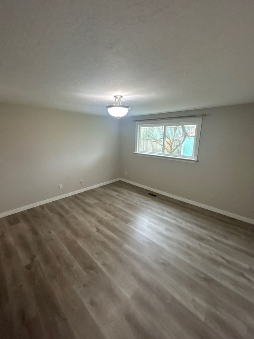 NE Salem 3 Bedroom, 2 Bath, Single Family Home, Big Backyard, AVAILABLE NOW! property image