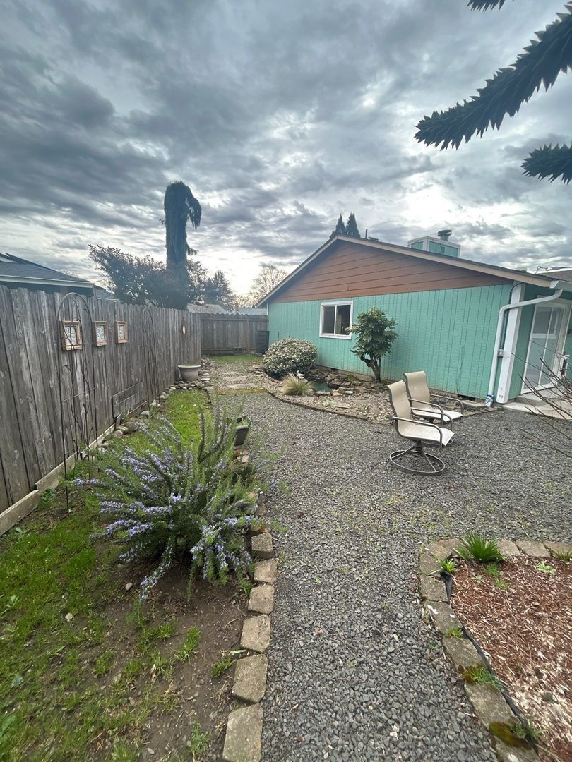 NE Salem 3 Bedroom, 2 Bath, Single Family Home, Big Backyard, AVAILABLE NOW! property image